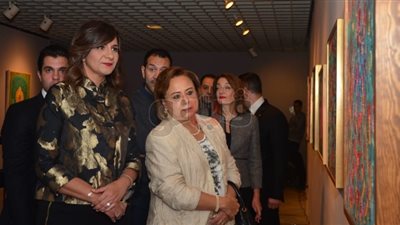 وزيرة الهجرة تفتتح معرض فن تشكيلي تحت عنوان 