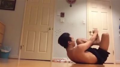 بالفيديو.. شاب يتعرض لموقف محرج أثناء استعراض مهاراته في الرقص