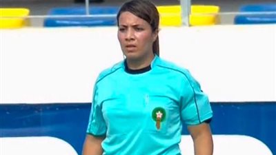 أحمد أحمد يحتفل بالمحكمات السيدات في امم أفريقيا تحت ٢٣ سنة