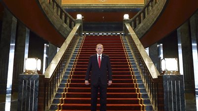 «أردوغان» يترنح .. تحول من دعم «داعش» إلى تبني تحالف القاعدة والإخوان.. يبتلع طعم المخابرات الأمريكية ويسقط في مخطط التقسيم.. ولقاء أحمد منصور و«الجولاني» يفجر غضب «