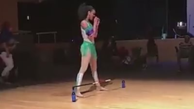 بالفيديو.. فتاة تشعل «فيس بوك» بمرونتها