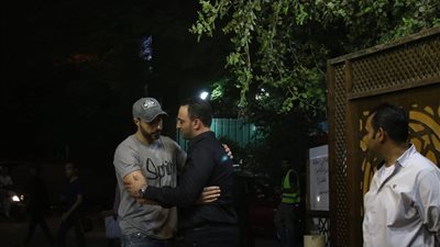 أشرف زكي وأحمد السعدني والحلفاوي في عزاء المخرج أحمد خضر (صور)