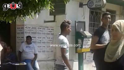 بالفيديو.. شباب يتربحون من طلاب الثانوية أمام «تنسيق القاهرة»
