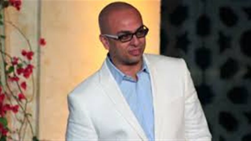 الروائي أحمد مراد