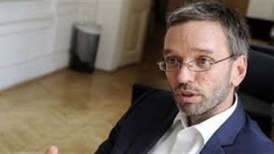 وزير نمساوي يطالب بمعاقبة تركيا بعد تهديد أوروبا باللاجئين