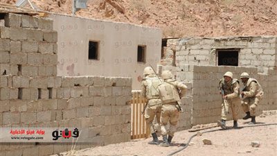 القوات المسلحة تواصل مداهمة البؤر الإرهابية في سيناء.. مقتل 60 تكفيريا والقبض على 102 آخرين.. تدمير 17 نفقا في رفح.. ضبط 8 دانات هاون و650 كيلو بانجو.. القبض على 59 متسللا جنوب منفذ السلوم