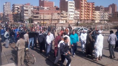 سائقو الميكروباص يعزلون الغربية عن المحافظات المجاورة ويطالبون الجيش بالتدخل