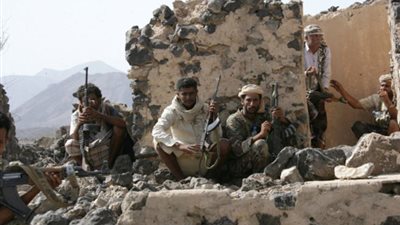 احتدام المعارك بين الجيش اليمني والحوثيين غرب اليمن