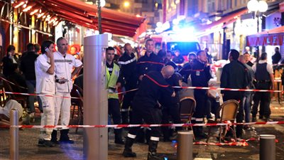 إصابة 12 شخصا في تدافع بسبب استخدام شخص مسدس صوت بفرنسا (صور)