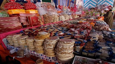 حملة مفاجئة على محلات ومصانع حلوى المولد بالقليوبية