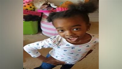 ٥ ملايين مشاهدة لرد فعل طفلة صفف والدها شعرها بشكل خاطئ (فيديو وصور)