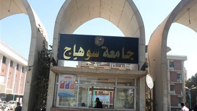 تخصيص 140 جهاز حاسب آلي بجامعة سوهاج لتسجيل الرغبات