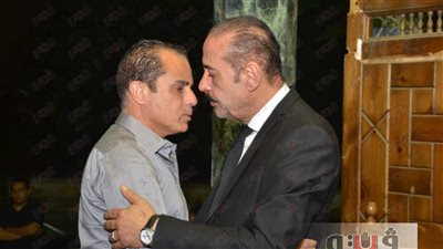 بالصور.. محمد الشقنقيري وفتوح أحمد في عزاء ابن المنتج عمرو مكين