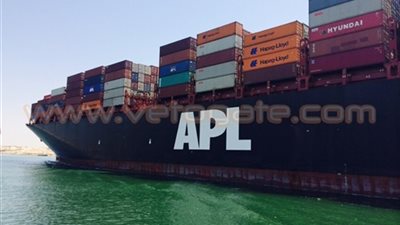 كواليس التشغيل التجريبي لقناة السويس الجديدة.. «مميش» يقود أول سفينة ترفع علم سنغافورة.. لوكسمبورج والبحرين تشاركان في القافلة الأولى.. وعبور 3 سفن عملاقة في المجرى القديم لتحقيق الازدواجية