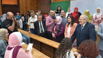 جولة تفقدية لرئيس جامعة القاهرة لمتابعة جولة الإعادة بالانتخابات الطلابية