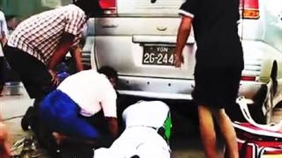 بالفيديو.. لحظة إنقاذ شاب من أسفل شاحنة