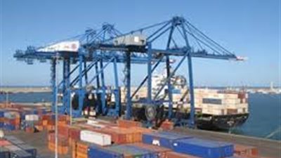 ميناء دمياط يستقبل 20 سفينة متنوعة