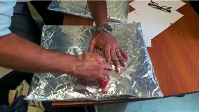 ضبط راكبين حاولا تهريب 1.5 مليون جنيه داخل ورق ألومنيوم بمطار القاهرة