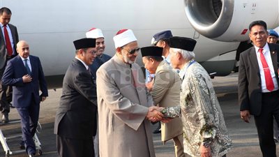 الإمام الأكبر يصل مدينة سولو المحطة الثانية في زيارته لإندونيسيا