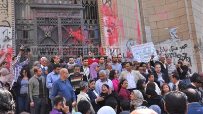 دار القضاء تتحول إلى ثكنة عسكرية عقب وصول مسيرة الصحفيين