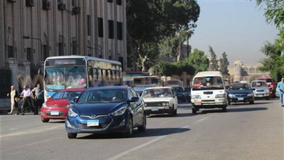 كثافة مرورية متوسطة بمعظم ميادين القاهرة