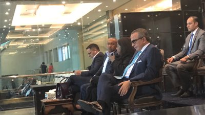 أحمد أحمد والجنايني يشاهدان مباراة مالي والكاميرون (صور)