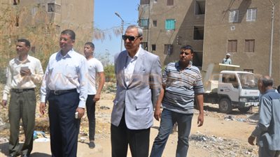 بالصو.. محافظ قنا يطلق حملة نظافة بمنطقة المساكن والكنوز
