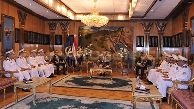 وزير الداخلية يبعث رسالتي شكر للقيادات والخدمات الأمنية.. ويؤكد: الأمن أسمى الخدمات المقدمة للمواطنين.. وبحث تطوير «مناهج الشرطة» وتفعيل الدورات التدريبية.. الجهود المخلصة نبراس للأجيال القا