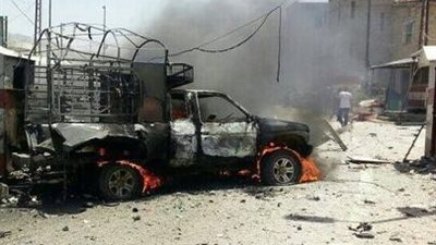 داعش يفجر شاحنتين عند نقاط تفتيش قرب بلدة تل أبيض