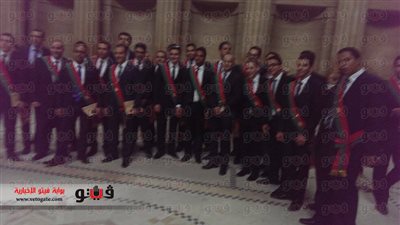 أعضاء النيابة الجدد يلتقطون الصور التذكارية