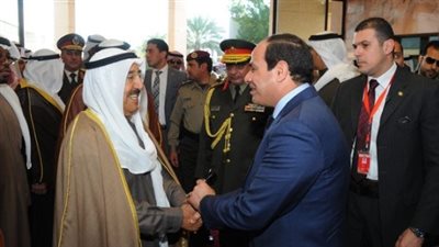 الصباح يصطحب السيسي في موكب أميري لقصر بيان
