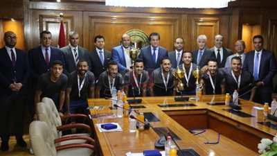 وزيرا التعليم العالي والرياضة يكرمان منتخب جامعات مصر (صور)