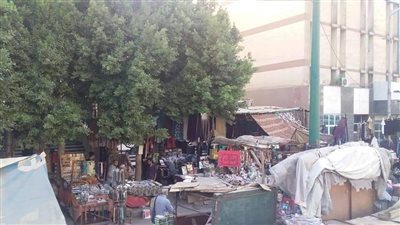 رئيس حي جنوب الجيزة يقود حملة لإزالة الباعة الجائلين من أمام مسجد الاستقامة (صور)