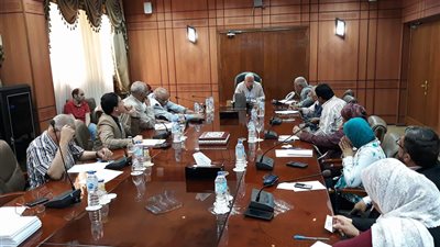 محافظ بورسعيد يوجه بتكثيف الندوات والصالونات الثقافية (صور)