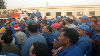 عمال النظافة بالمنصورة يواصلون إضرابهم عن العمل لليوم الرابع