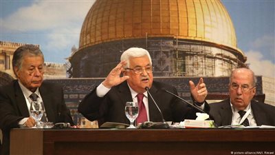 عباس يحمل اليهود مسئولية التسبب بالمحرقة النازية