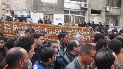 بالصور.. بورسعيد تشيّع جثمان الشهيد رقم 50