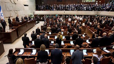 إسرائيل تطرح قانونا جديدا يجعل العبرية اللغة الرسمية للبلاد