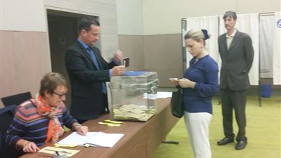 بالفيديو.. تصويت الفرنسيين المقيمين بالإمارات في الانتخابات الرئاسية