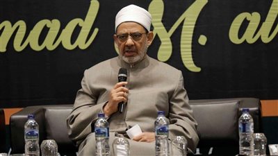 الطيب لخريجي الأزهر بإندونيسيا: نعول عليكم في تقديم الصورة الصحيحة للإسلام