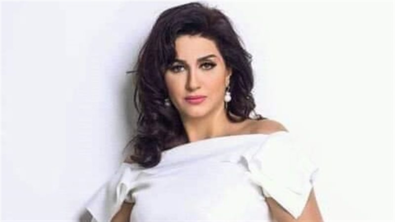  الفنانة وفاء عامر