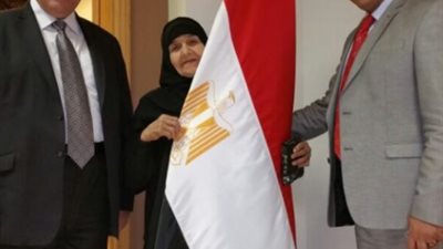 الحاجة سعدية: «هرجع تاني أعمل عمرة وربنا ينصر مصر»