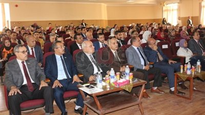 افتتاح الملتقى التوظيفي الأول بكلية التجارة في جامعة المنصورة (صور)