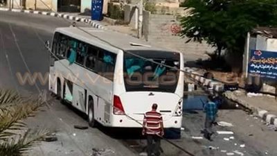 أول صور من موقع انفجار أتوبيس شرطة بالعريش