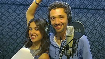 كريم محمود عبد العزيز ينشر صورته مع ياسمين عبد العزيز من الإستوديو