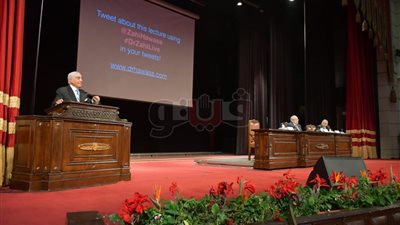 زاهي حواس: آثار كثيرة خرجت من مصر عام 2011