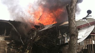 طائرة صغيرة تسقط على ضاحية بطوكيو وتشعل النار في منازل وسيارات