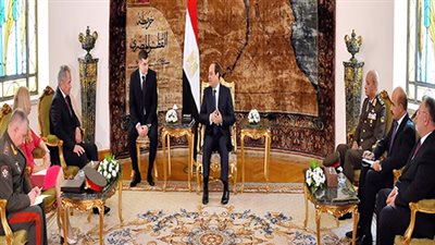 تعزيز التعاون العسكري والتدريبات المشتركة يتصدر لقاء السيسي ووزير دفاع روسيا