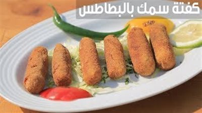 طريقة عمل كفتة السمك بالبطاطس (فيديو)