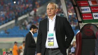 غريب يحاضر لاعبى المنتخب الأوليمبي قبل انطلاق المران